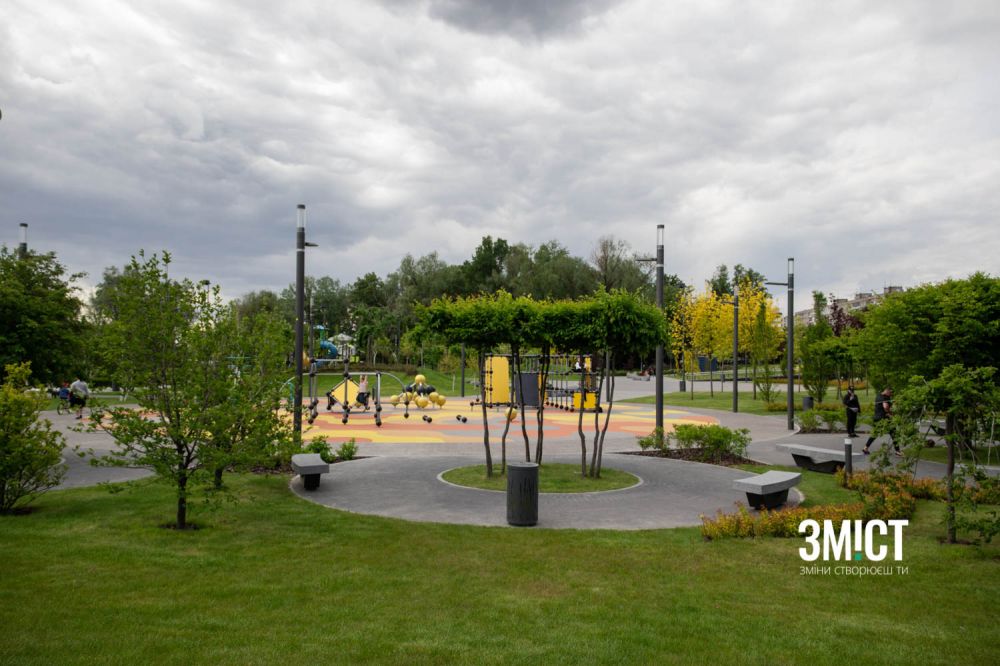 Ґрунт для газону та дерев завозили окремо.