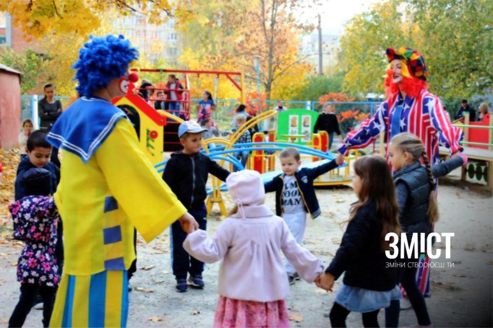 Відкриття інклюзивного майданчика (джерело - ФБ-сторінка БО “Зернятко”)