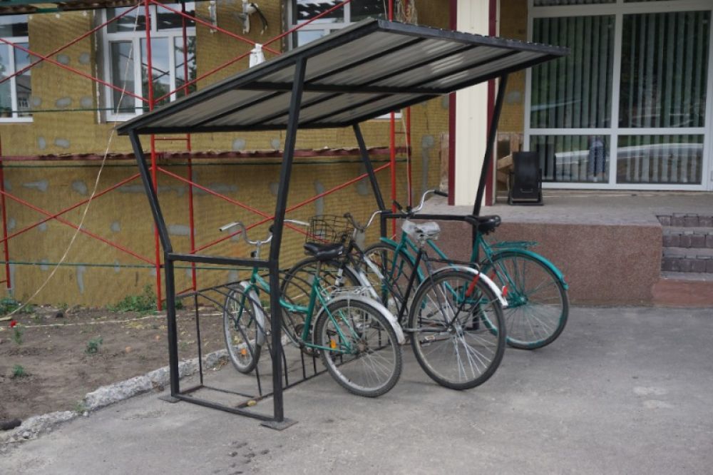 Велопарковка біля селищної ради