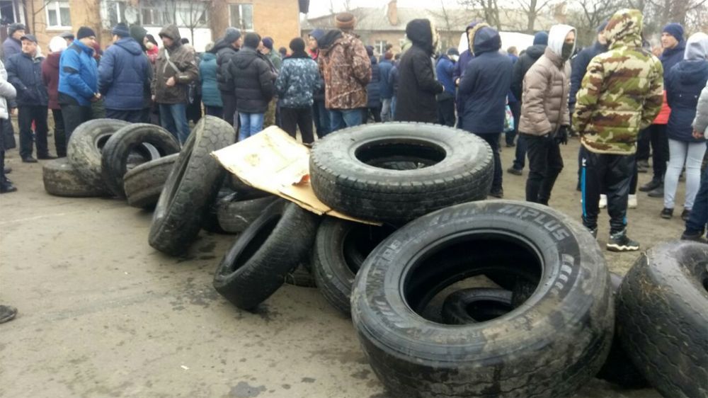 Шини на дорозі (Фото - Тижневик «ЕХО»)