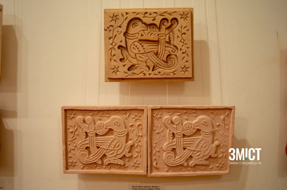 Дерев'яне різьблення та глиняні кахлі