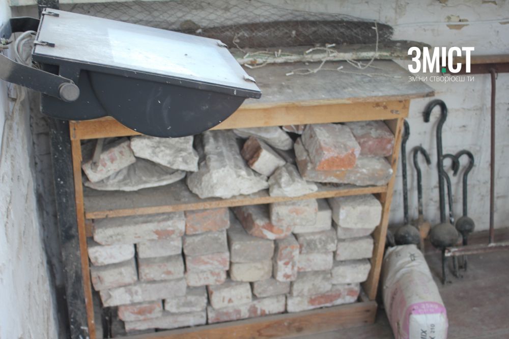 Цегла, з якої був побудований собор