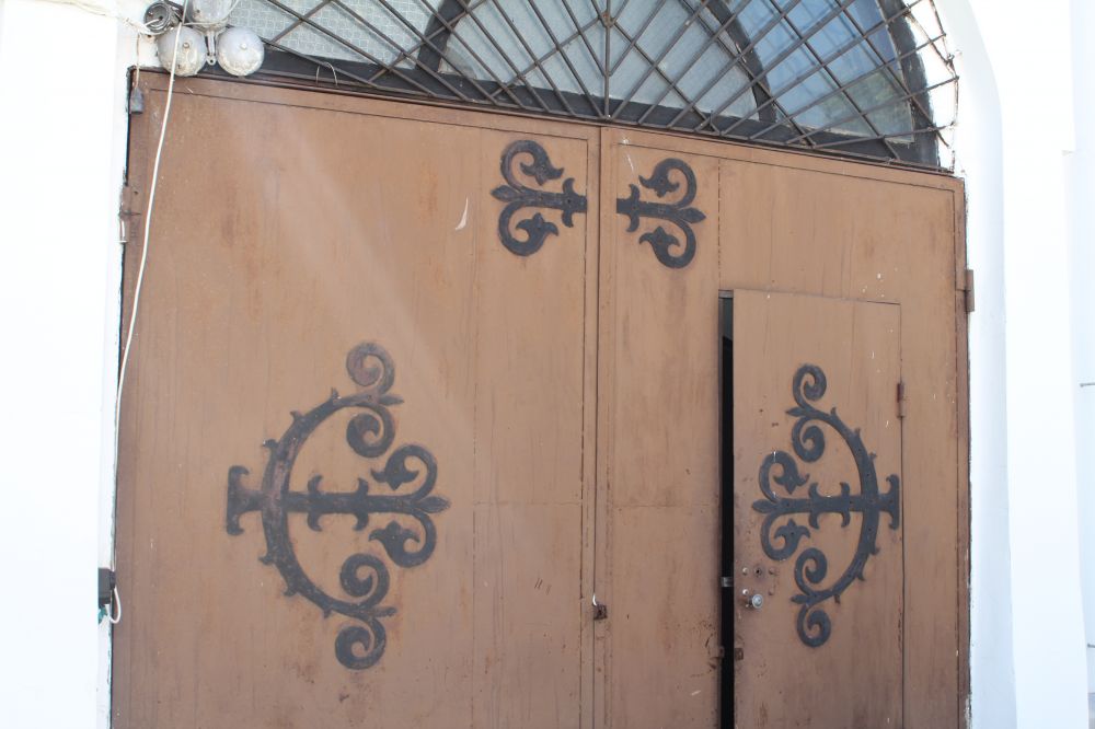 Вхід до дзвіниці