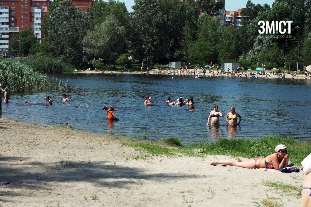 Полтавці на міському пляжі
