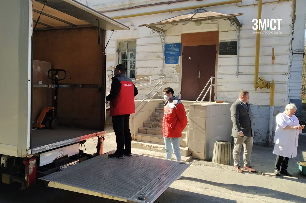 «Нова пошта» передала медобладнання полтавській інфекційної лікарні