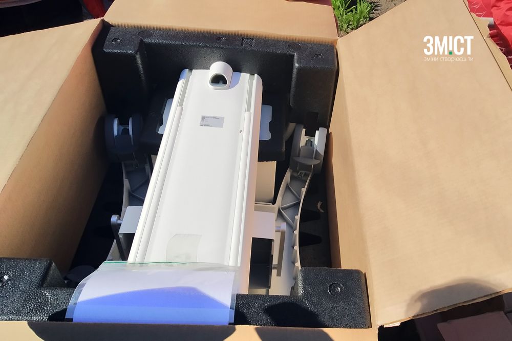 «Нова пошта» передала медобладнання полтавській інфекційної лікарні