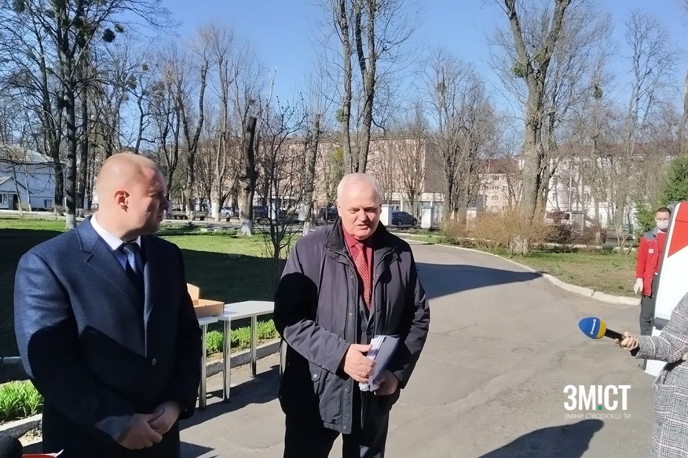 Олег Синєгубов (зліва) та Віктор Лисак (справа)