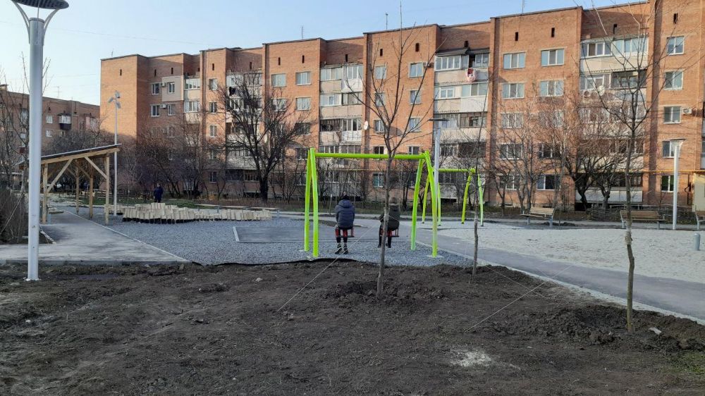 Встановлений дитячий майданчик